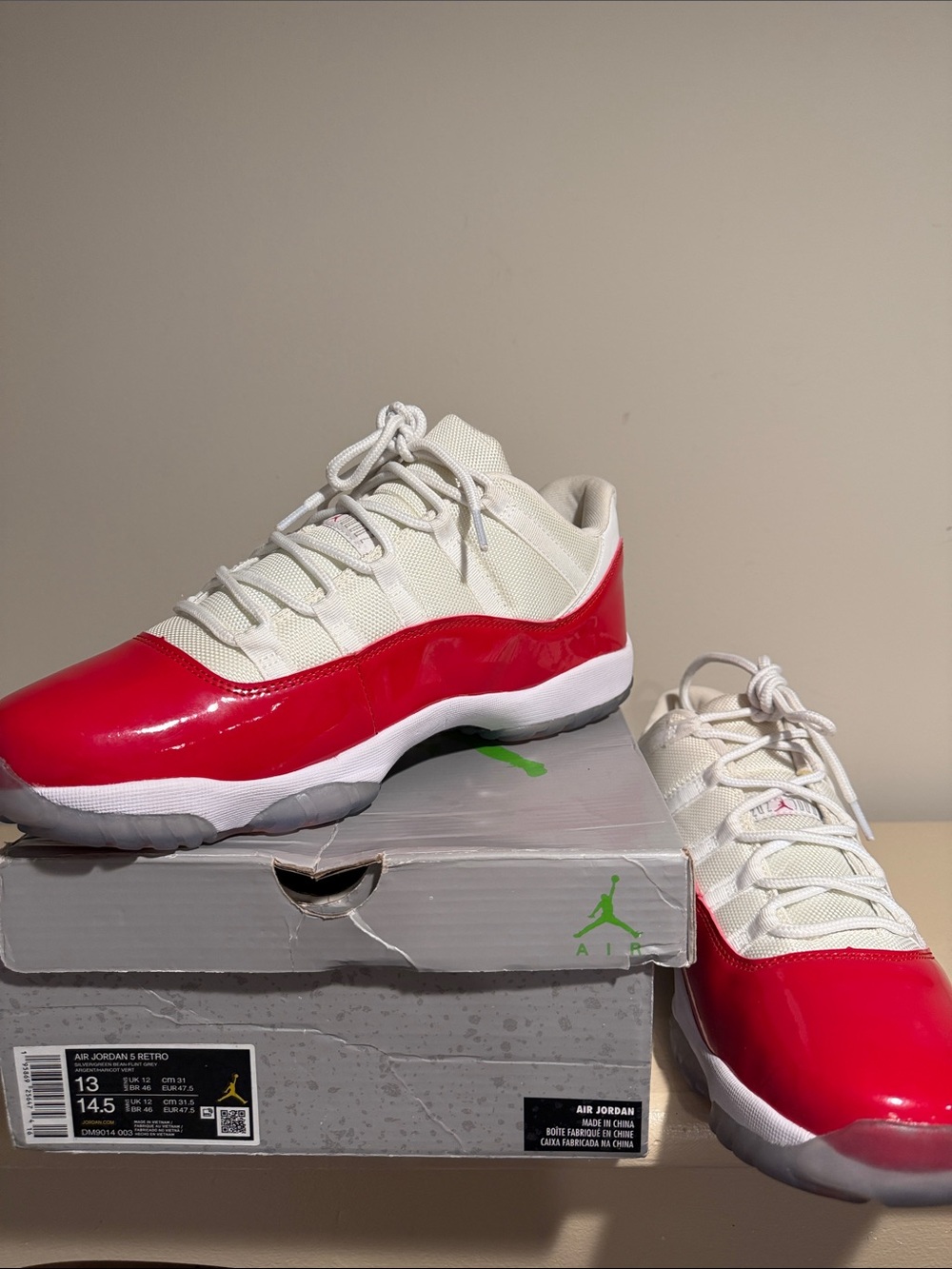 Jordan Men'sLow Top Sneakers in White and Red